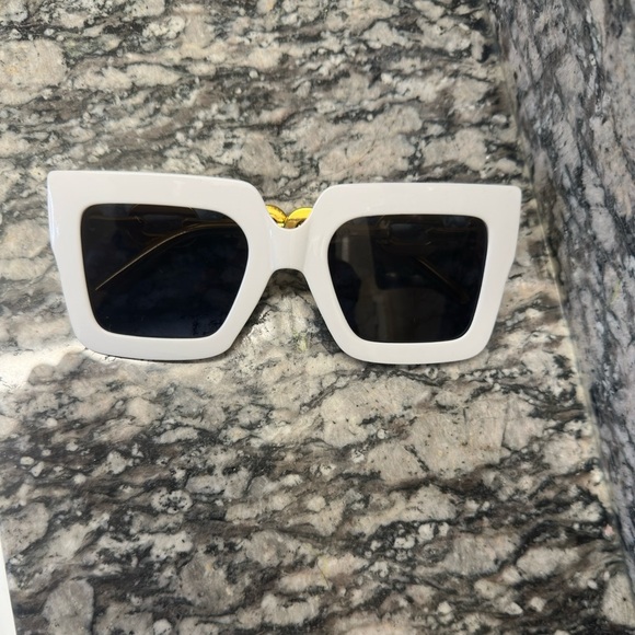 ☕️ Coffee Latte Oversized Square Sunglasses | White + Black Two-Tone | Chic - Picture 4 of 5